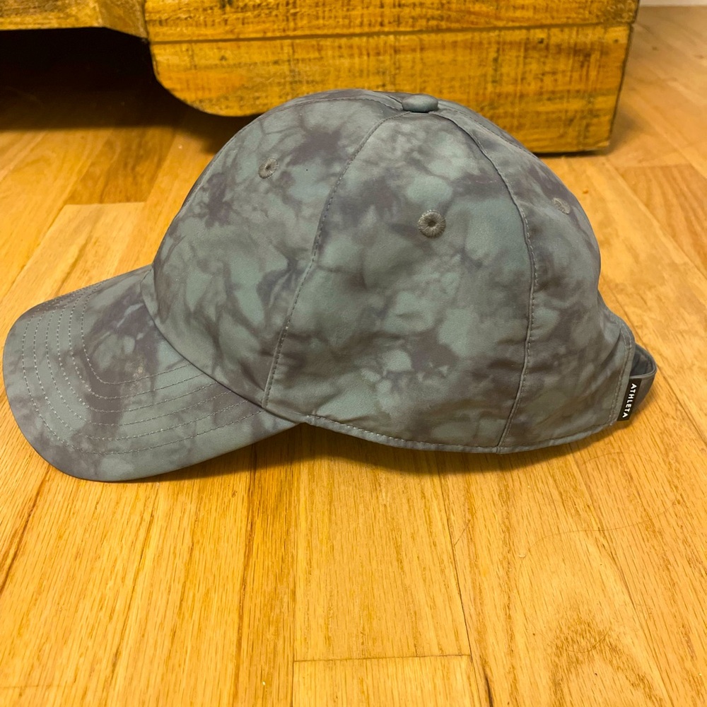 Athleta Kinetic Printed Baseball Cap in Riptide Gray and Green. One Size. - Picture 5 of 9